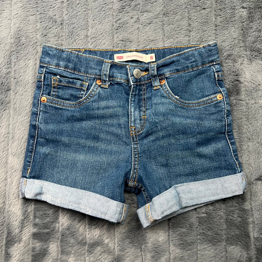 Levis Girlfriend Shorts Medium Wash Cuffed Denim Size 8 J960-D0G